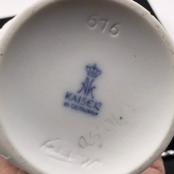 Vintage AK Kaiser Manfred Frey Fluted Scalloped Rim Porcelain Vase WGermany #676 - Picture 4 of 8